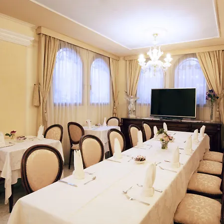 Grand President Szálloda 4*