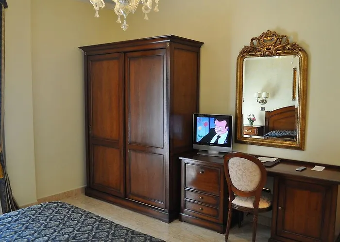 Отель Grand President 4*