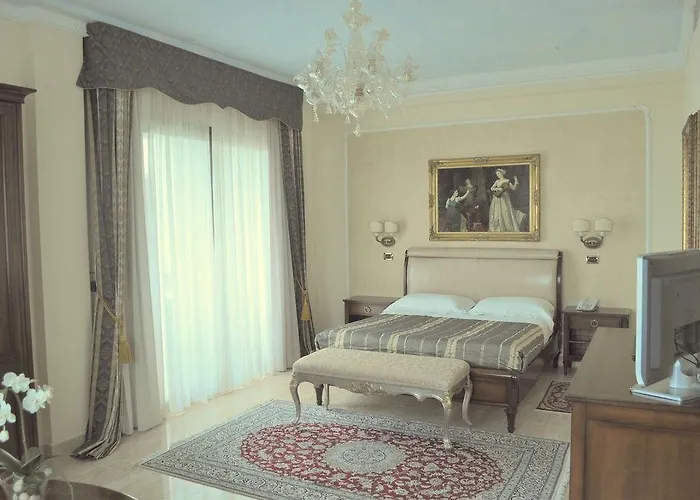 Отель Grand President 4*